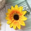 Dekoratif Çiçek Çelenkleri 30 PCS 10 cm Sarı Sahte Yapay İpek Ayçiçeği Kafaları DIY Floral Düğün Evi Dekoru için Sahte Ayçiçeği Toplu Dekorasyonlar 231207