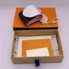 Portachiavi con moschettone per scatola per auricolari Bluetooth in lega di lettera in pelle di alta qualità per portachiavi amante Fornitura di accessori moda319k