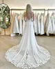 Flowy White Chiffon A Line Wedding Dresses Spaghetti Straps Elegant Spets Tassel Pearls Long Train Brudklänningar Sexig sida Split Backless Bride Robes de Mariee CL3025