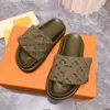 Zapatilla Diseñador Diapositivas Sandalias para mujer Piscina Almohada Tacones Tela de algodón Paja Zapatillas casuales para primavera y otoño Mulas planas y cómodas Zapato con correa delantera acolchada 36-42