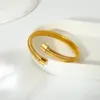 Bangle Tarnish Free rostfritt stål Öppen textur Stapelbar armband Vattentät 18K Guldfärg Fashion Smyckesgåva för kvinnor