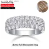 Med sidonstenar Serenity 1.8CtTW D Färg 2,5 mm 3 rad Full Moissanite Wedding Rings for Women S925 Silver Band Plated 18K White Gold Fine Jewelry YQ231209