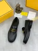 Formelle Herren-Designer-Kleiderschuhe mit goldener Schnalle, luxuriöse Mode, sanfter Slip-on-Männer, lässige Business-Schuhe, flacher schwarzer Hochzeits-, Abschlussball- und Abendschuh