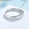 サイドストーン付きKuololit Asscher Cut Moissanite 585 14K 10K女性用ホワイトゴールドリング2.5mm Solitaiare Luxury Ring for Engagement Anniversary YQ231209