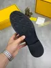 Formelle Herren-Designer-Kleiderschuhe mit goldener Schnalle, luxuriöse Mode, sanfter Slip-on-Männer, lässige Business-Schuhe, flacher schwarzer Hochzeits-, Abschlussball- und Abendschuh