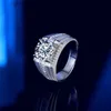 サイドストーン付きTbestone 2023 Hot Sparkling 3Ct Moissanite 925 Silver Luxury Men Ring Endiding AnniversaryボーイフレンドギフトYQ231209