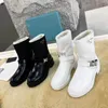 Stivaletti Chelsea Stivali robusti Scarpe invernali da donna Stivaletti in pelle PU Stivaletti con plateau neri femminili alla moda autunnale 03