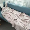 Одеяла Пеленание Kawaii Носимое одеяло с милым кроликом Коралловое бархатное теплое одеяло зимой в японском стиле с капюшоном Одеяла для взрослых и детей 231208