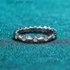 Med sidonstenar Tezzc halv diamant eller full diamant Moissanite Ring för kvinnor med GRA S925 Sterling Silver Valentine's Day Eternity Ring smycken YQ231209