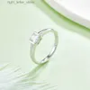 Med sidogenar pubang fina smycken 925 sterling silver fyrkant 0,5ct moissanite diamant enkel ring för kvinnor engagemang present gratis frakt yq231209