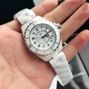 كلاسيكي J12 Ceramic Watch Designer رجال وزوجين من الكوارتز يشاهدون 520 هدية أسود أبيض اللون 6 خيارات