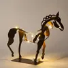 Decoratieve objecten Beeldjes Metaal Paard Sculptuur Adonis Driedimensionaal Paard Opengewerkt Abstract Vintage Desktop Kantoor Huisdecoratie Ornamenten voor geschenken 231208