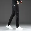 Jeans pour hommes Jeans de marque Printemps Nouveau Guangzhou Xintang Coton Bounce Coréen Petits pieds Slim Fit Haut de gamme Européen Noir et Blanc Lo Fu Tau LQAA