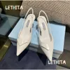 Designer Brand Sandales pointues Talons hauts P Triangle Bout en métal peu profond 8 cm Blanc Noir Cuir véritable Luxe Lady Chaussures de mariage 35-40