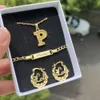 Hangertjeskettingen DUOYING Aangepaste naam sieradenset Gepersonaliseerde mini-babymeisjes Hoepeloorbel Naamarmband 18K goud voor kindersieraden Cadeau 231208