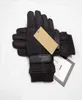 Gants de créateur classique Automne Couleur unie Lettre européenne et américaine Couple Mitaines Mode d'hiver Gant à cinq doigts Noir Gris3204853