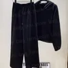 Fatos de designer de alta qualidade conjuntos de moda feminina manga longa hoodies calças inverno quente pelúcia hoodie 25632