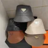 Chapeau de seau de créateur élégant en cuir, chapeaux à bord avare, casquettes élégantes pour hommes et femmes, 5 couleurs 251W