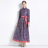 2024 Spring Fashion Runway Shirt Maxi Dress Women Långärmning Slå ner halsen Vintage Letter Print Hög midja spetsar upp semesterrockar