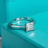 Com pedras laterais AnuJewel 1.2ct Princess Cut D Cor Moissanite Anel de noivado 925 prata esterlina anel de casamento para mulheres joias finas atacado YQ231209