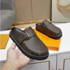 2024 Dernier designer confortable Reft Flat Slipper Calfskin Easy Mules Clogs Letter Denim Printing Comfort Men Femmes Femmes Plateforme Easy Sandale Chaussure duveteuse Chaussures