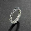 Med sidogenar TBCYD D VVS1 4mm rund färgglada Moissanitringar för kvinnor män GRA -certifierade S925 Silver Eternity Ring Engagement Wedding Band YQ231209