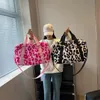 Plunjezakken Grote capaciteit Koe Print Reizen Crossbody Unisex Grote capaciteit Mode Handtas Boarding Oefening Rits Bagagetas