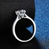 Z bocznymi kamieniami BoeyCjr 925 Silver 4 Claws 1ct/2ct D Color Moissanite VVS Pierścień Diamentowy Wedding Wedding Diamond Pierścień dla kobiet YQ231209