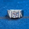 Med sidor Stones Real Moissanite Ring for Men 925 Sterling Silver 2 Crt Round Brilliant Diamonds Förlovningsring Mannbröllopsmycken Inkludera Box YQ231209