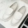 새로운 디자이너 패션 여성 캐주얼 흑백 가죽 신발 증가 플랫폼 클래식 로퍼 트레이너 공식화 운동화