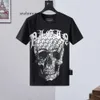 Designerska koszula t męska T-shirt Tshirts Pleins Men Phillip Plain Philipps Niedźwiedź marka odzież Rhinestone Pp Skull Men T-shirt