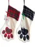 Julstrumpa Monogrammed Pet Dog Cat Paw Presentväska Plaid Xmas Stockings Christmas Tree Ornament Party Decor 2 Styles Stock584240387