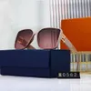 Diseñador Loius Vuiton Gafas de sol 2024 Nuevas gafas cuadradas personalizadas para celebridades de Internet Protección UV avanzada Gafas de sol con foto de calle de moda