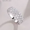 Com pedras laterais Serenity 1.8cttw D Cor 2.5mm 3 fileiras Anéis de casamento de moissanite completos para mulheres S925 prata banhada a ouro branco 18K joias finas YQ231209