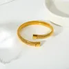 Bangle Tarnish Free rostfritt stål Öppen textur Stapelbar armband Vattentät 18K Guldfärg Fashion Smyckesgåva för kvinnor