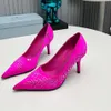 Top de qualité Pumps de marque Fashion Women Silk 8,5 cm High Heel Designer Shoe Casual Point Rivet Decoration Chaussures de mariage S Qualité d'origine