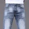 Jeans pour hommes jeans de créateur Jeans pour hommes haut de gamme, nouveaux produits printemps et été, petits pieds élastiques ajustés, version coréenne, vêtements d'étudiant garçon à la mode, denim Xintang ZSVT