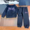 Новый детский спортивный костюм, детская дизайнерская одежда с вышитым логотипом, размер 110-160, пуловер с капюшоном и брюки для мальчиков и девочек Dec05