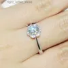 Med sidonstenar av hög kvalitet S925 Sterling Silver Moissanite Flower Ring för kvinnor Fina smycken YQ231209