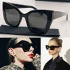 Büyük boy kedi göz güneş gözlüğü kadınlar oyulmuş tapınaklar bayanlar için moda tasarımcı gözlükleri vintage kelebek şekli büyük siyah gözlük299a