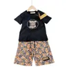 Zomer nieuwe kindermerkkleding modepionier mannelijke en vrouwelijke baby's dezelfde set katoenen shorts met korte mouwen bedrukt patroon tweedelige set maat 90-160cm f07