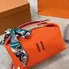 Kvinnor Mens Make Up Lunch Tote Designer Väskor Luxurys Handväskor tvättpåse Kosmetisk toalettartikel Orange Bag Makeup Organizer Stock Storage Travel Clutch Nylon Canvas QQ