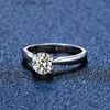 Con pietre laterali BOEYCJR argento 925 4 griffe 1ct / 2ct D colore Moissanite VVS anello di fidanzamento con diamanti per le donne YQ231209