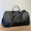 2022-Classic Design Duffle Bag för män Kvinnor Svartbruna läder resväskor Topphandtag Bagage Gentleman Business Holdall Tote253b