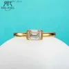 Com pedras laterais AnuJewel 1 corte esmeralda D cor moissanite anel 925 prata esterlina noivado anéis de casamento para mulheres atacado YQ231209