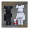 Giochi cinematografici 28 cm 0,7 kg Bearbrick Evade Colla Orso nero e figure bianche Giocattolo per collezionisti Opera d'arte Decorazioni modello Bambini Drop Deliv Dhxhl