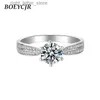 Med sidogenar Boeycjr 925 Silver 1CT/2CT/3CT D Färg Moissanite VVS1 Elegant förlovningsring för kvinnor gåva YQ231209