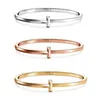 Le luxe européen et américain 18K vient de l'édition étroite classique populaire Smooth T1 Love Bracelet en argent 925 Bracelet de couple Cadeau d'anniversaire de mariage