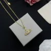 2023 Marca de Moda Designer Pingente Colares Letra Viviene Chokers Luxo Mulheres Jóias Metal Colar de Pérolas Cjeweler Westwood para Mulher Cadeia RRT23YT