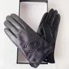 女性の冬の革の手袋温めたシープスキン指先の手袋260bでサイクリングするための豪華なタッチスクリーン